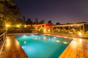 Dandeli Lake leaf - Dandeli Resort