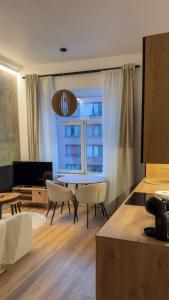 Central Breeze Flat x Self Check-in