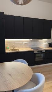 Central Breeze Flat x Self Check-in