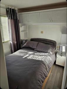 Cosy 3-Bedroom Caravan with Decking