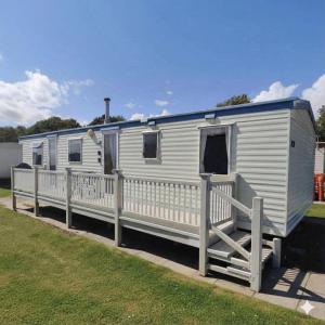 Cosy 3-Bedroom Caravan with Decking