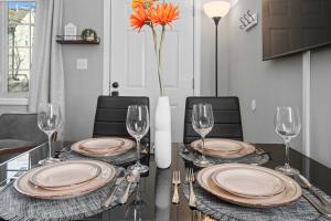 5 Min to Downtown - 7 to Duke - Washer and Dryer