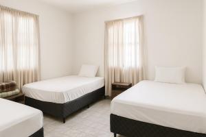 Ao Lado da Portaria do Consulado -Vá a Pé!