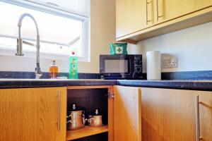 Cosy 2 Bedroom Flat Near Westcliff On Sea Beach & Hamlet Court Road