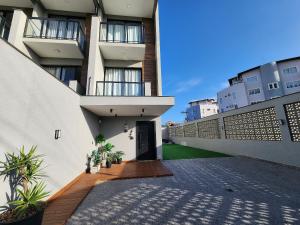 Triplex piscina e jacuzzi, 100m Praia