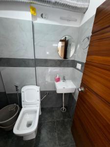 Modern 1BHK Apartment Near 80 Ft Road Koramangala