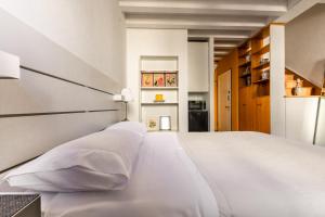 Borgo Cavour Santi40