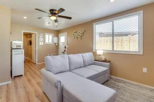 3 Mi to Lookout Mtn! Gem w Fire Pit + Fenced Yard