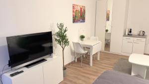 Modern, quiet apartment right by S-Bahn - close to Munich & airport