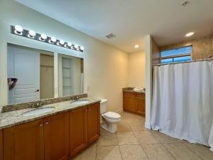 Bright condo in paradise