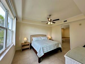 New Charming FL Condo & Fast Wi-Fi