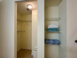 NEW Condo near beach Ideal for Remote Work