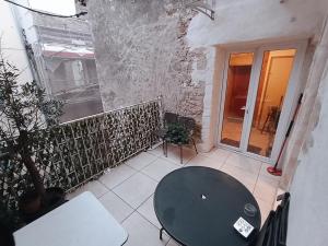 Appartement 2 pièces avec petite terrasse - Centre-ville