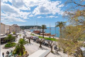 Apartment Coastal Urban Nest