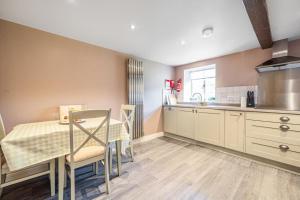 Lowther Cottage - Lake District Cottage with Log Burner