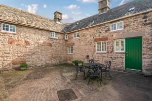 Lowther Cottage - Lake District Cottage with Log Burner