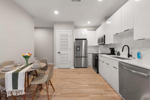 Collection By Soho DC - 1BD Apartment