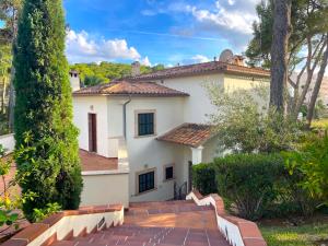 Beachhouse 2min to the sea with pool & wonderful garden