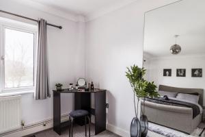 Stylish Two-Bed Apartment in Ashford