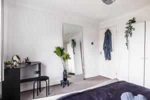 Stylish Two-Bed Apartment in Ashford