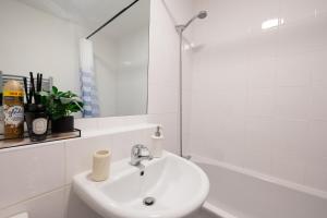 Modern 1 -Bed Retreat - Hamilton House Easy, Access to Central London