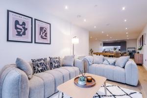 Leeds City Centre 2 Bed Pool Table Parking