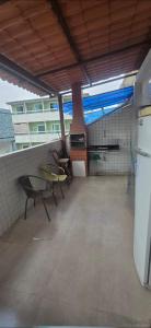 Cobertura inteira com varanda, enorme e arejada