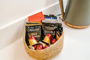 Leeds City Centre 2 Bed Pool Table Parking