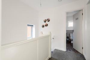 Entire House-Long Stays in Gloucester-Contractors- Families