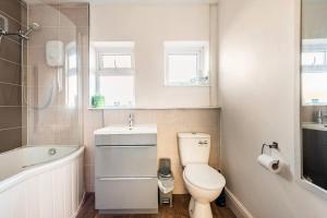 Entire House-Long Stays in Gloucester-Contractors- Families