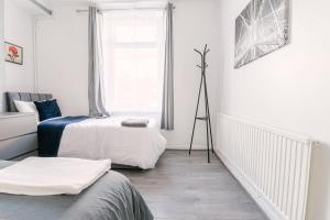 Stunning 5 Bedroom Home in the Heart of Swansea - Snooker Table, WiFi & Parking!