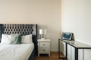 LUXURY 3 Bed 3 Bath Apartment in Central London