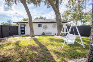 Longwood Private Suite - Near Orlando - Modern, Private Entrance, Fast WiFi