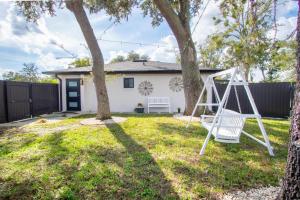 Longwood Private Suite - Near Orlando - Modern, Private Entrance, Fast WiFi