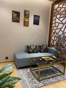 Luxe Studio w Glass Wall By Moonlit Stays