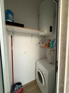 Stay at Mays! Modern & Cozy Apartment