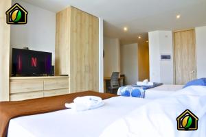 Oasis in Zona T with 2 Queen Beds, Pool, Sauna & Gym