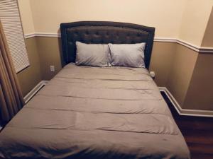 Cozy Northside Retreat Room 4 with Shared Bathroom