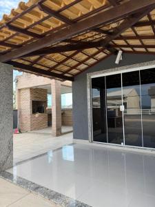 Casa com piscina e 3 Quartos condomínio dos pássaros