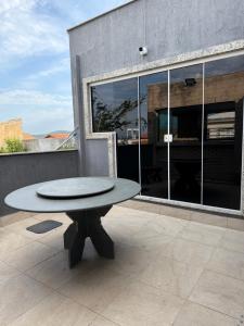 Casa com piscina e 3 Quartos condomínio dos pássaros