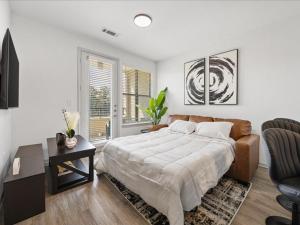 Luxury & Vibrant stay in Frisco with pool & gym