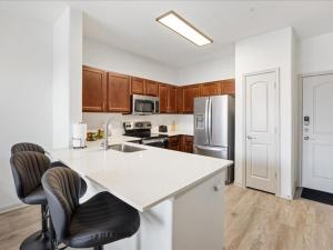 Luxury & Vibrant stay in Frisco with pool & gym