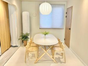 Le Coze Nampo, 2BR Apartment 3 Queen Bed, 8 minutes from Busan Station, Maximum 6 people