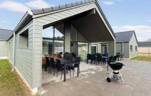 Cozy Home In Glesborg With Sauna