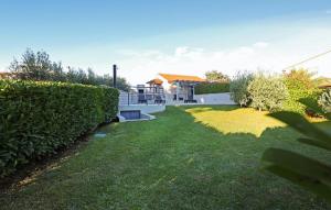 Two-Bedroom Holiday Home In Pomer