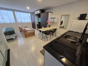 SES24 Lindo Studio Completo - Espaçoso - Excelente Localização