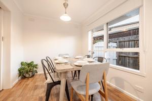 Geelong 3 Bedroom House, 4 Beds, Near City Centre