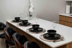 Steps from the Lake Edgewater Modern 2BD 2BA