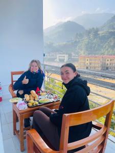 Moon Hotel ,taxi ,trek & Spa