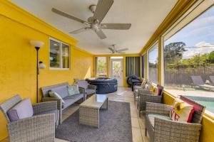 Beach Time + Pool Vibes! Port Charlotte Hideaway